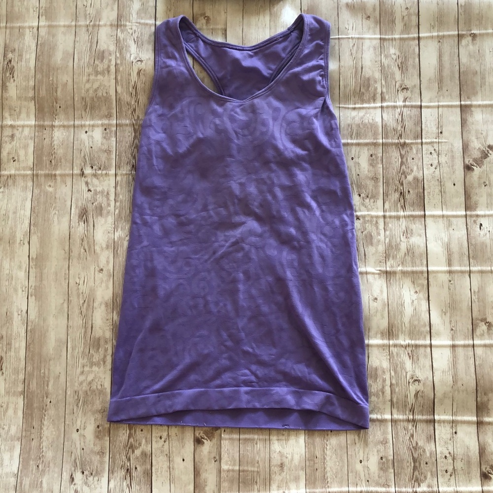 🟣Workout top with detailed pattern